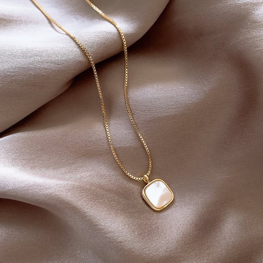 GOLICC Light Luxury Square Shell Necklace - Picture 6 of 9